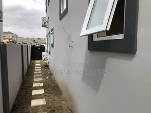 4bdrm Duplex in Lakeside Estates, Accra Metropolitan for sale