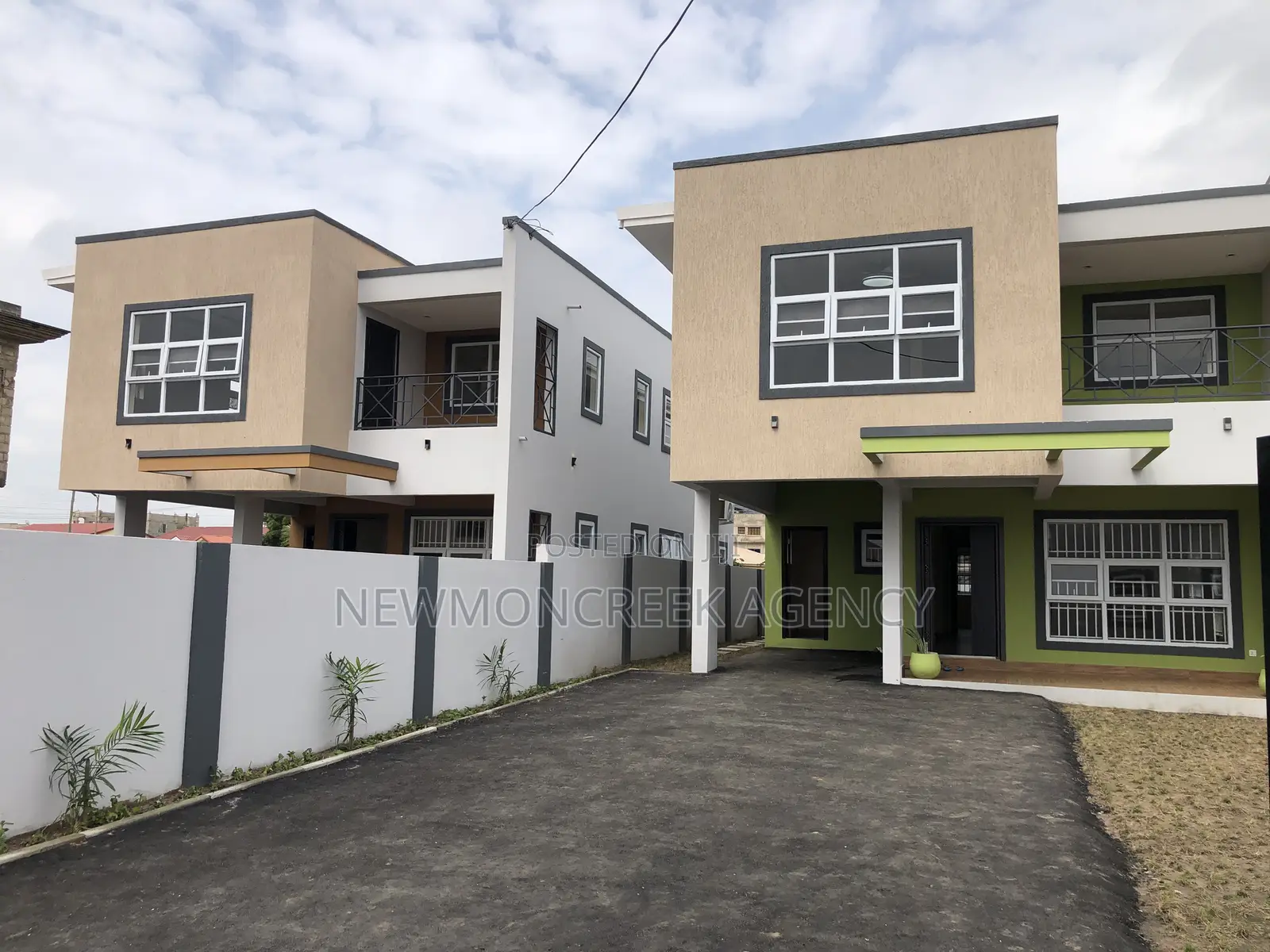4bdrm Duplex in Lakeside Estates, Accra Metropolitan for sale