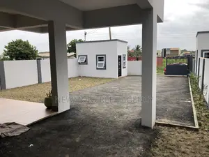 4bdrm Duplex in Lakeside Estates, Accra Metropolitan for sale