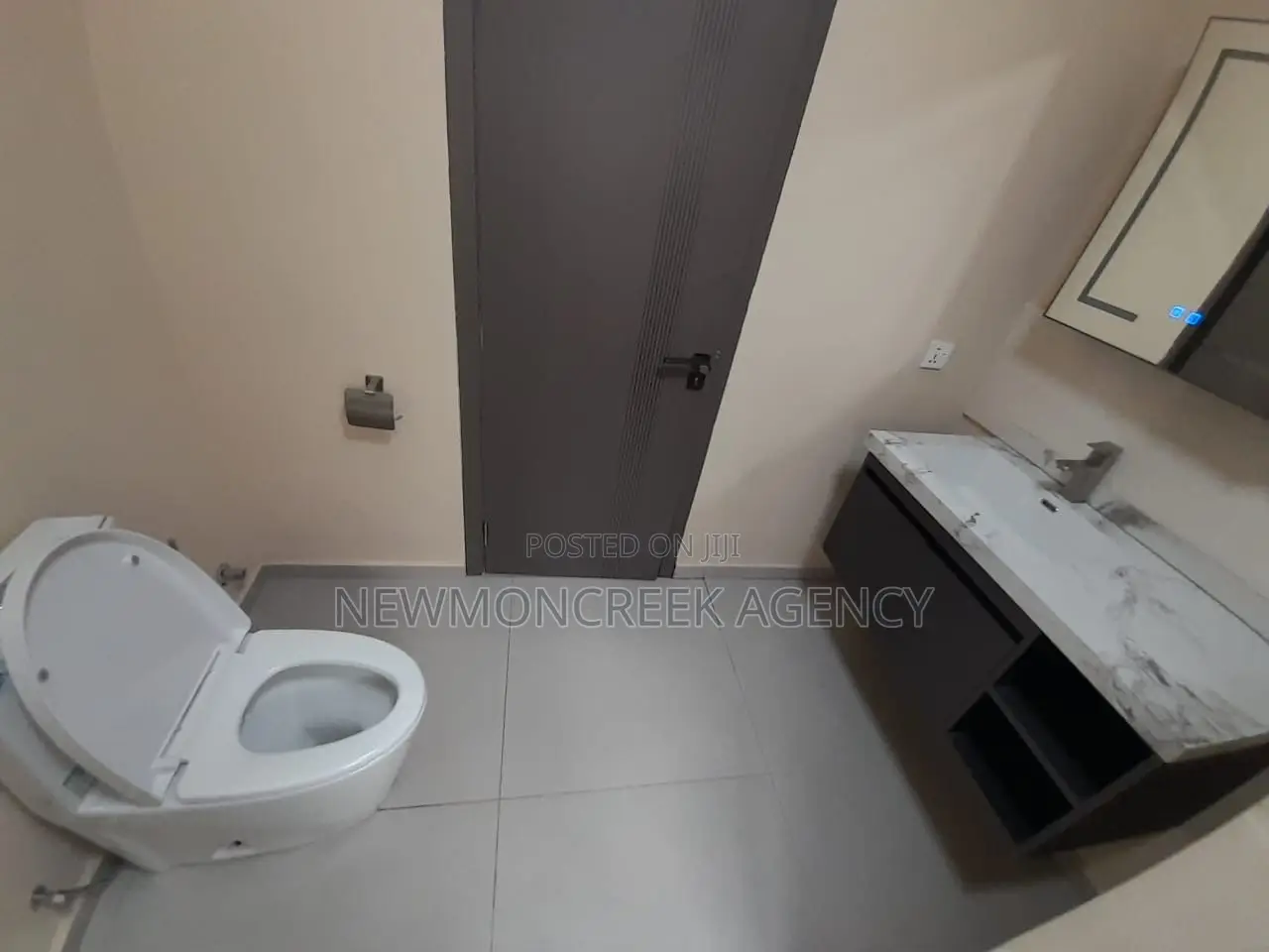 4bdrm Duplex in Lakeside Estates, Accra Metropolitan for sale