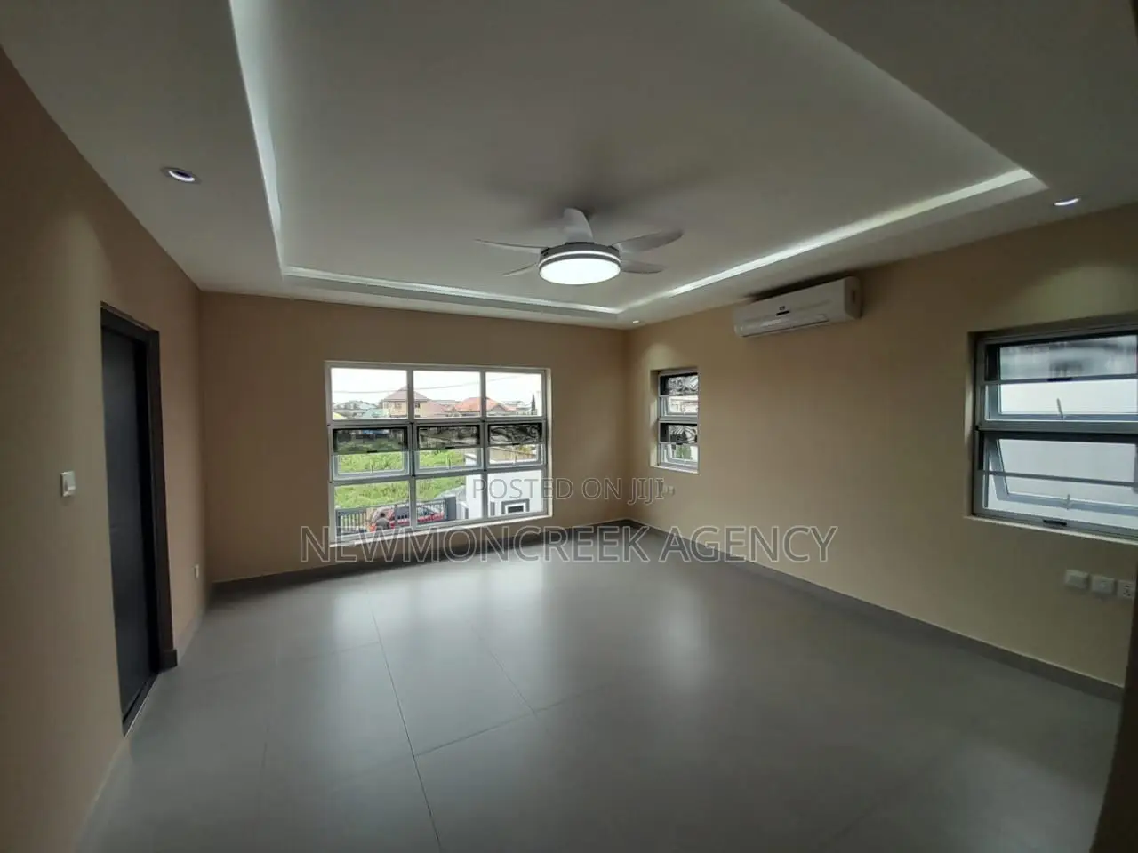 4bdrm Duplex in Lakeside Estates, Accra Metropolitan for sale