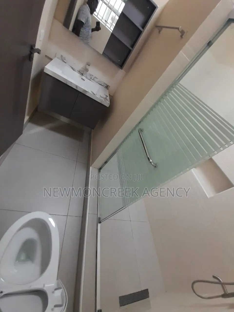 4bdrm Duplex in Lakeside Estates, Accra Metropolitan for sale