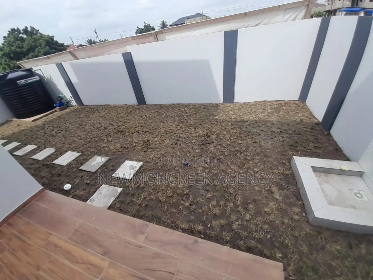 4bdrm Duplex in Lakeside Estates, Accra Metropolitan for sale