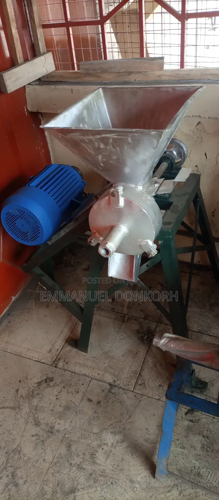 Industrial Groundnuts/Coconut Grinder Machine
