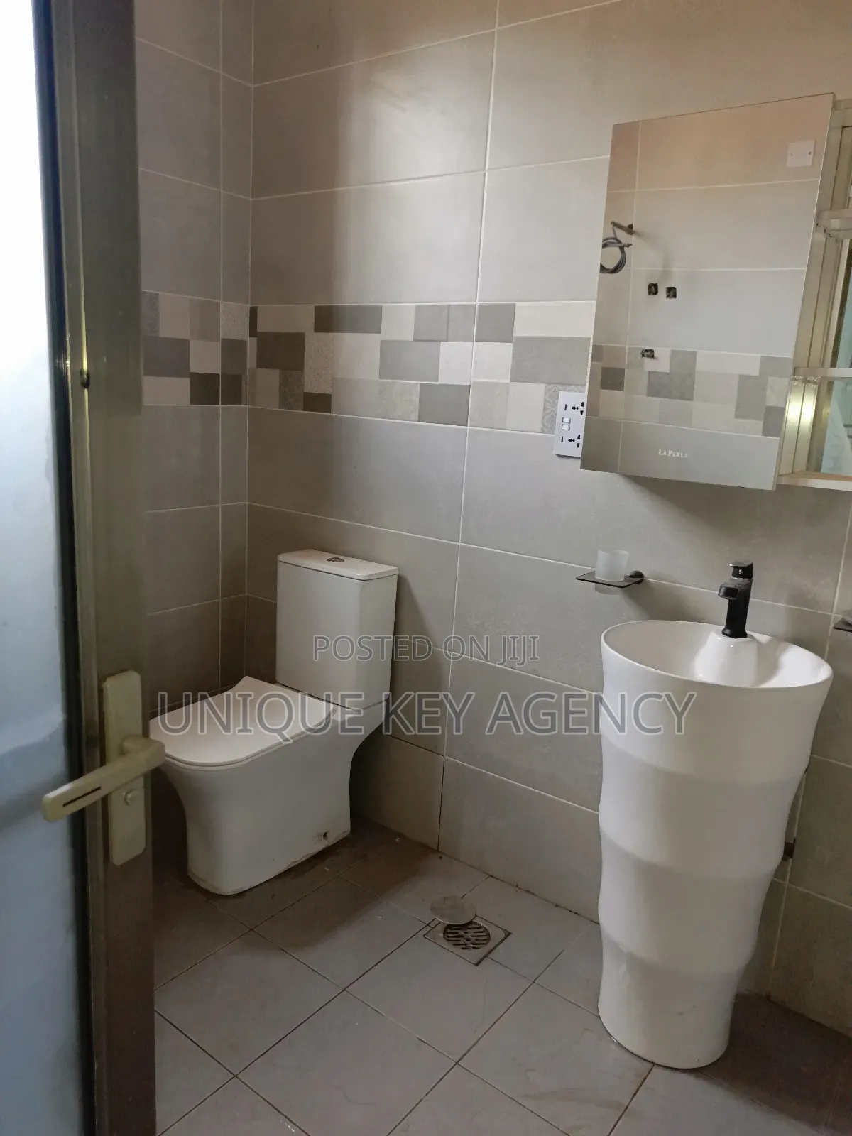 2bdrm Apartment in Unique Key Agency, Tseaddo for rent