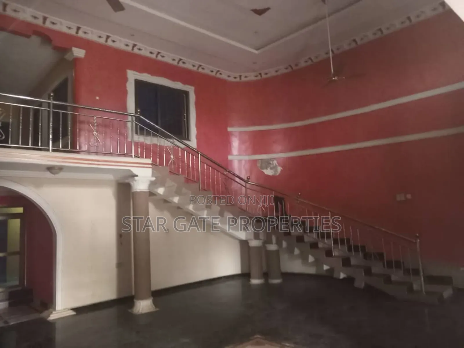 10bdrm House in Abuakwa Koforidua, Kumasi Metropolitan for sale
