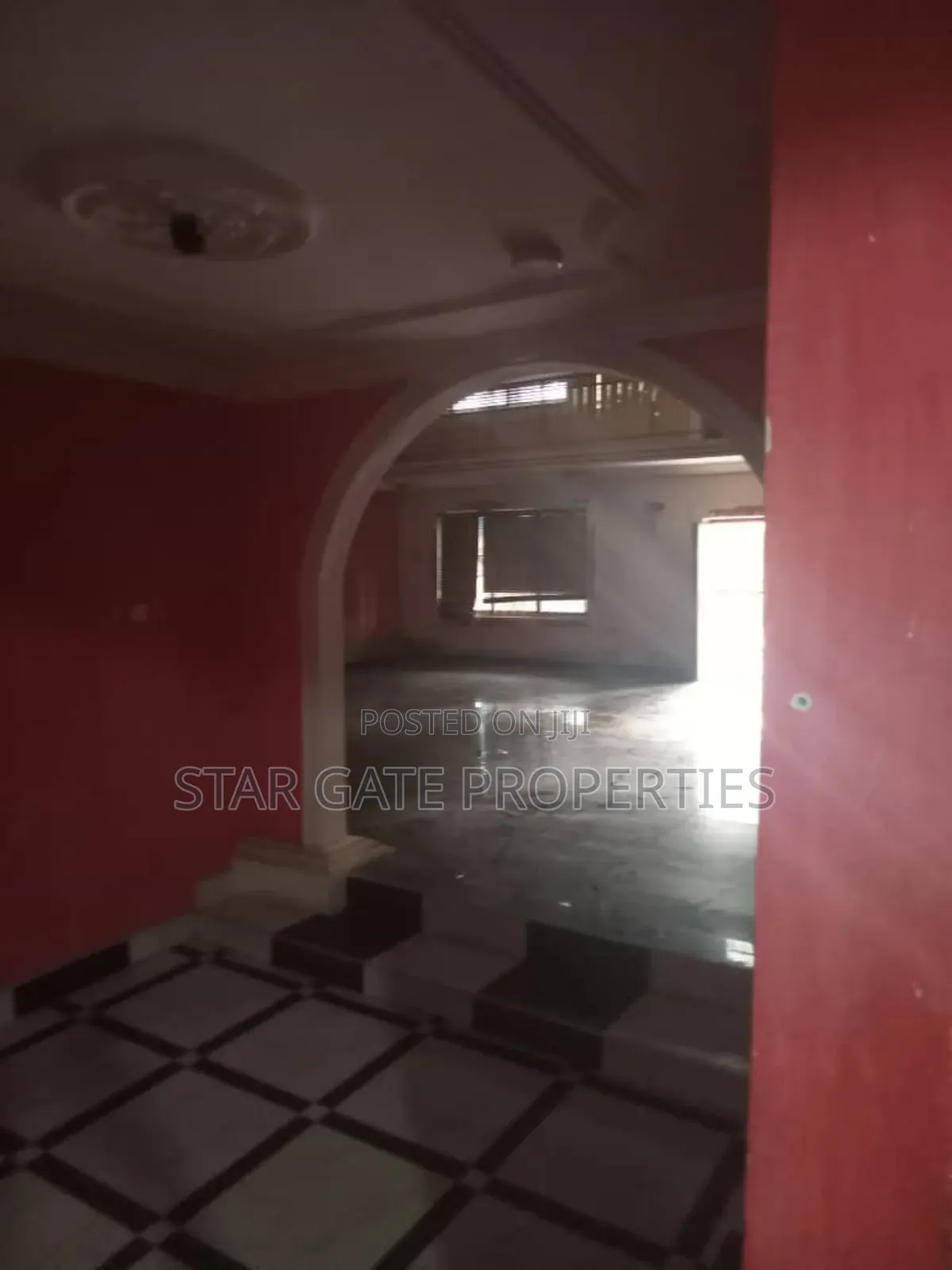 10bdrm House in Abuakwa Koforidua, Kumasi Metropolitan for sale