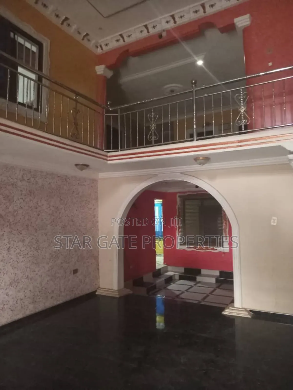 10bdrm House in Abuakwa Koforidua, Kumasi Metropolitan for sale