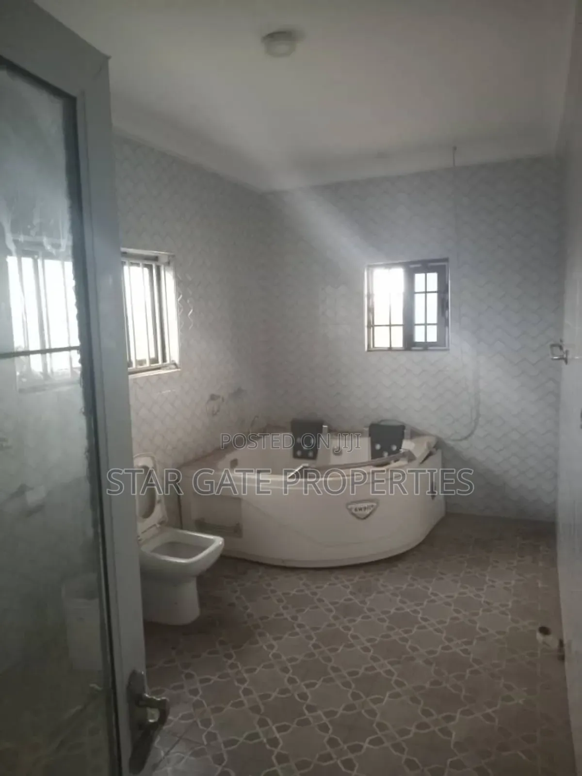 10bdrm House in Abuakwa Koforidua, Kumasi Metropolitan for sale