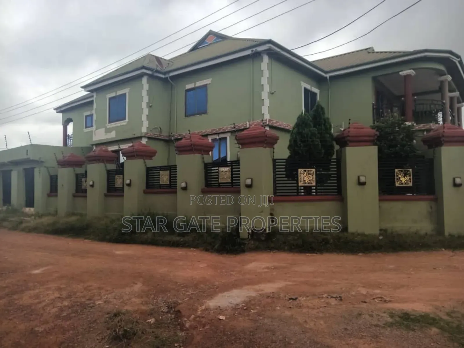 10bdrm House in Abuakwa Koforidua, Kumasi Metropolitan for sale