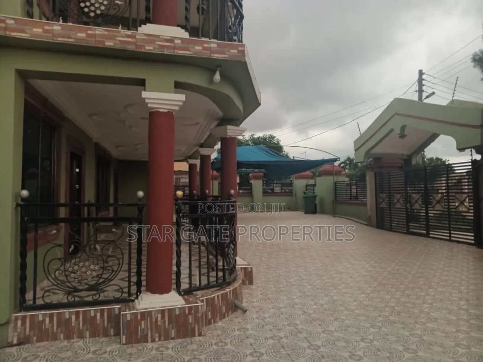 10bdrm House in Abuakwa Koforidua, Kumasi Metropolitan for sale