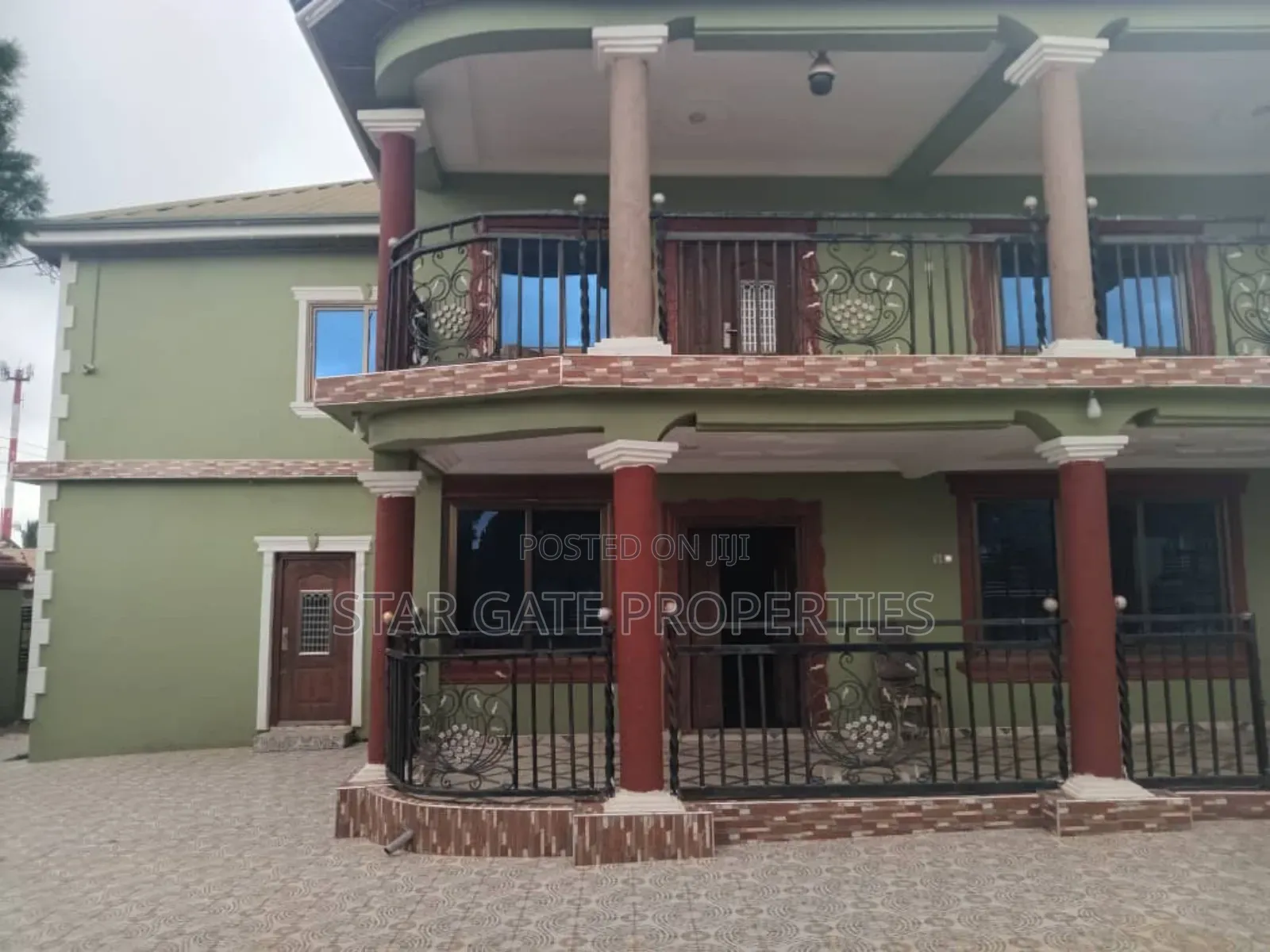 10bdrm House in Abuakwa Koforidua, Kumasi Metropolitan for sale