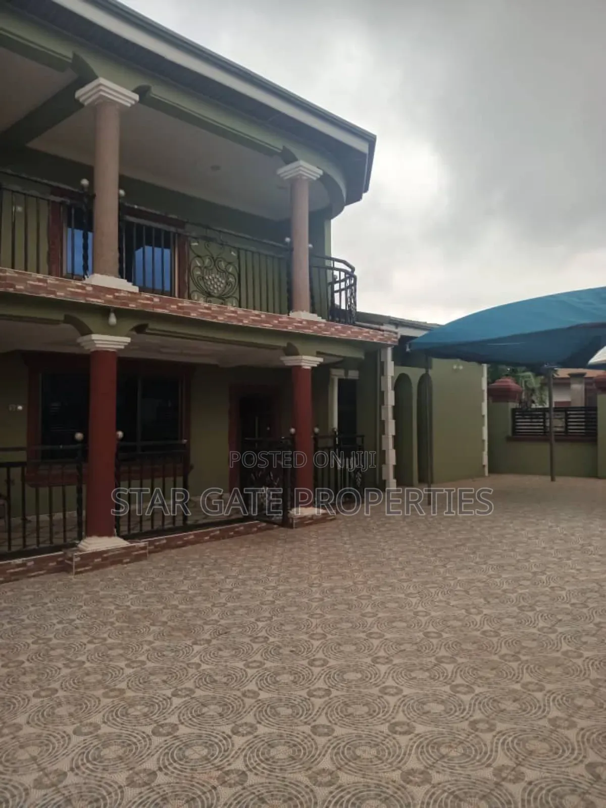 10bdrm House in Abuakwa Koforidua, Kumasi Metropolitan for sale