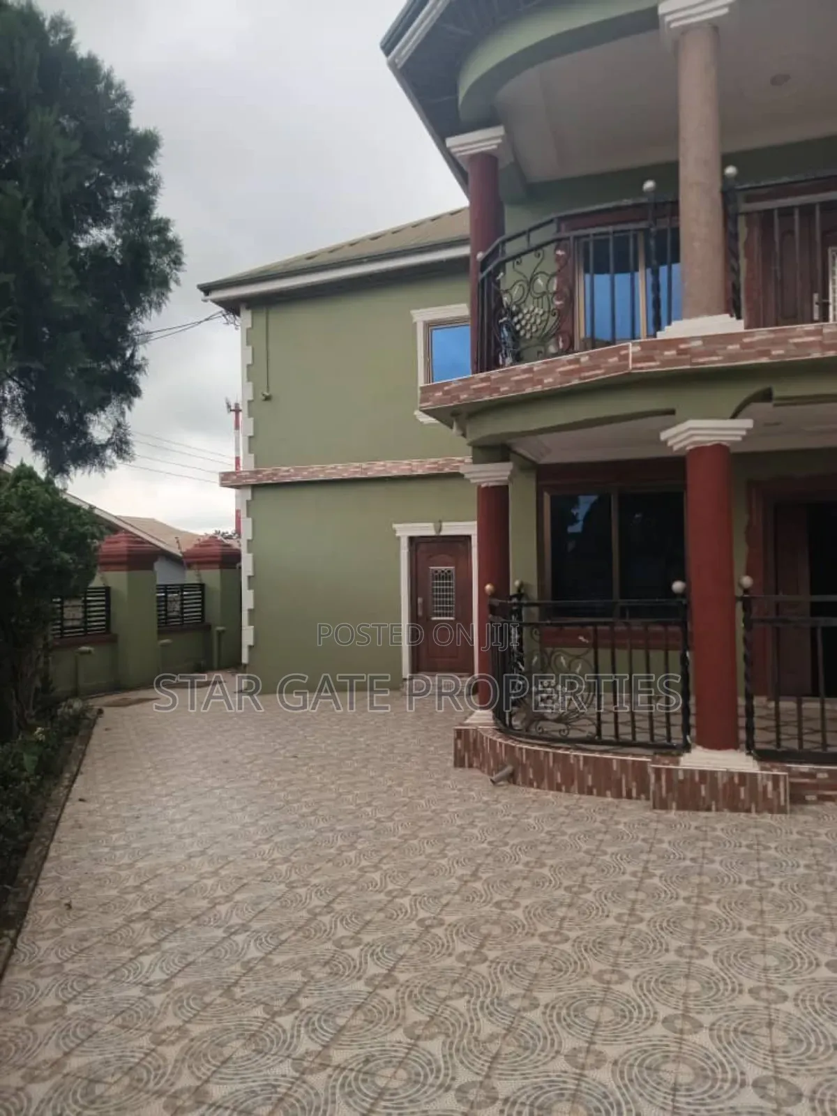 10bdrm House in Abuakwa Koforidua, Kumasi Metropolitan for sale