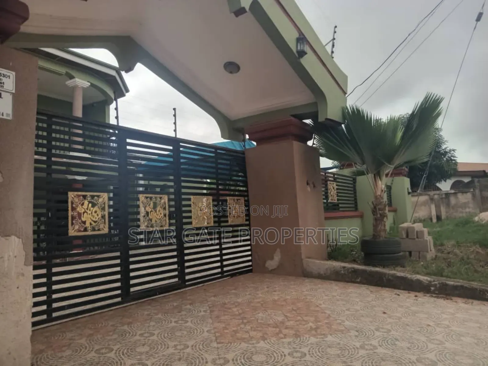 10bdrm House in Abuakwa Koforidua, Kumasi Metropolitan for sale