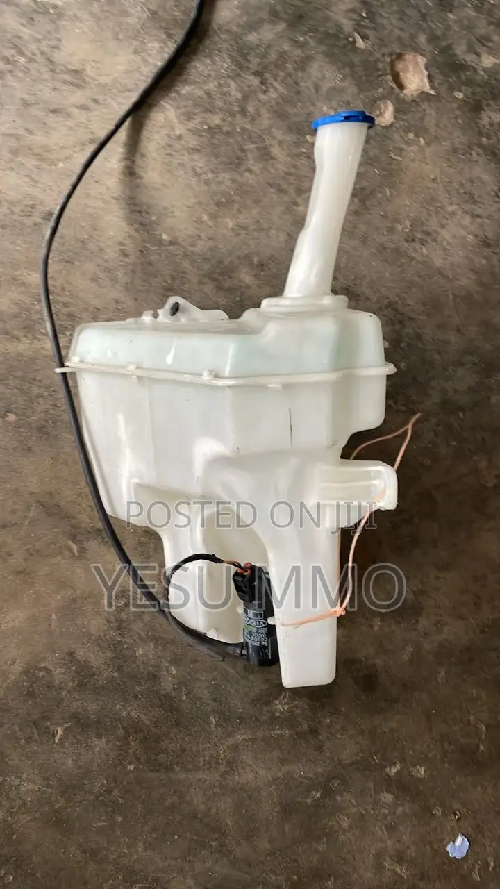 Hyundai Elantra 12-13 Wiper Bottle