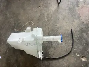 Hyundai Elantra Wiper Bottle Reservoir With Motor