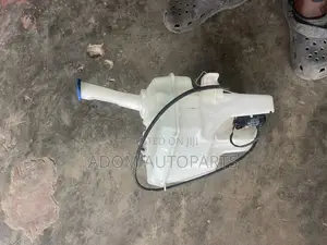Hyundai Elantra Wiper Bottle Reservoir With Motor