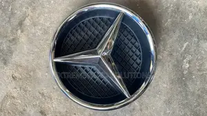 Mercedes Benz C300 2018 Emblem