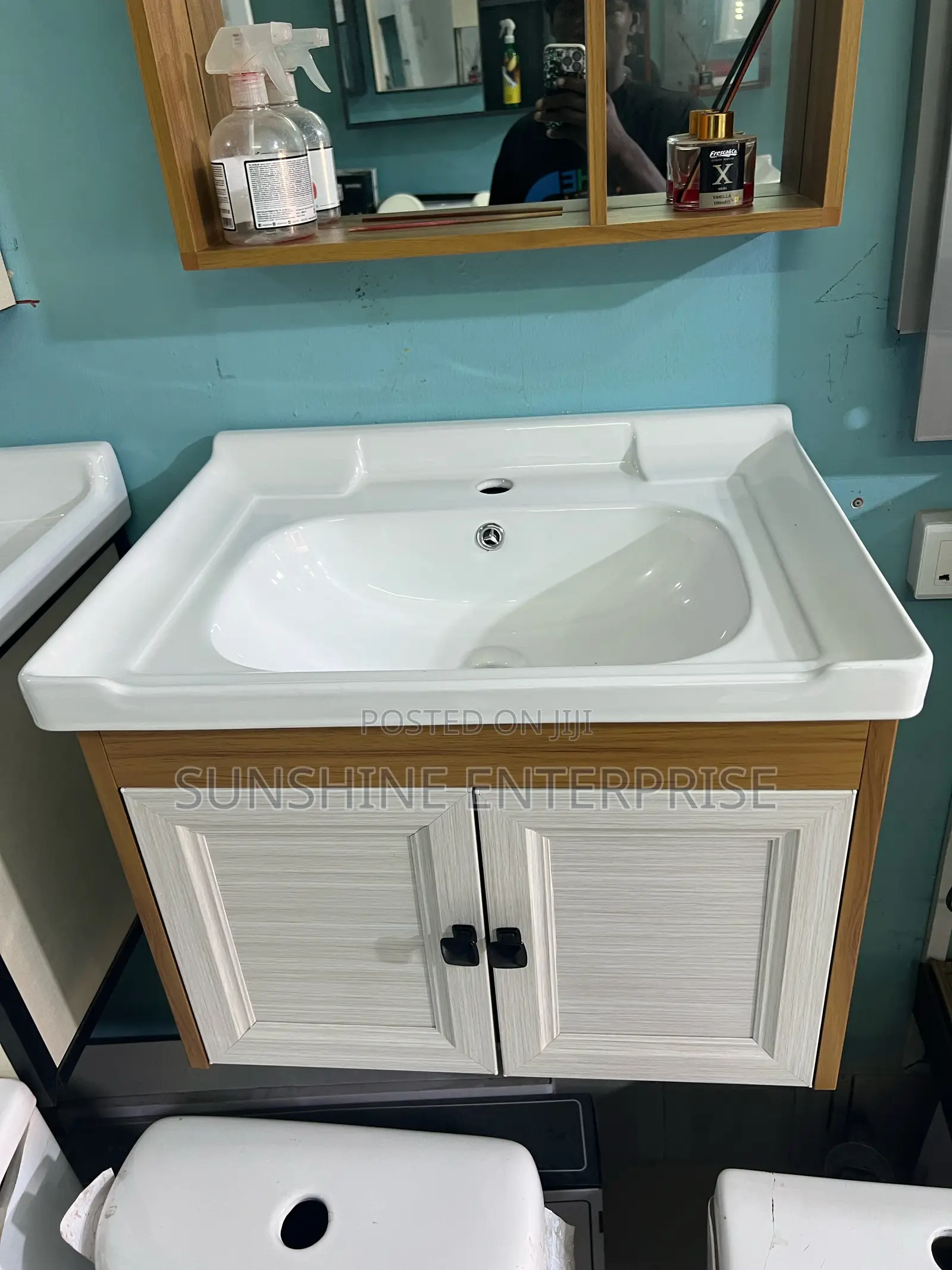Wall Hanging Cabinet Basin With Mirror