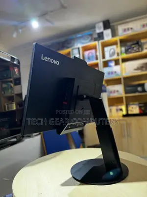 Desktop Computer Lenovo 8GB Intel Core I5 SSD 512GB