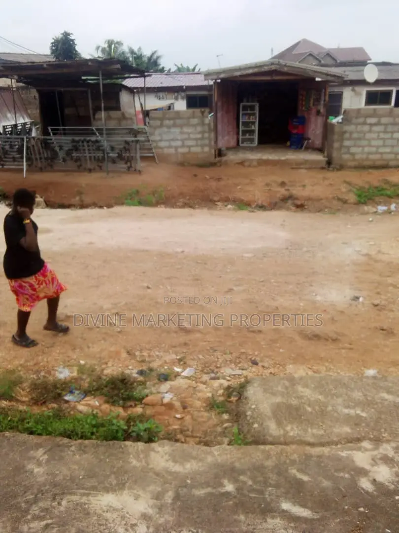 *Freehold Registered Plot With Old 4brm House at Nungua* in Accra