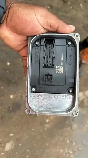 Mercedes Benz GLB Headlight Charger Available
