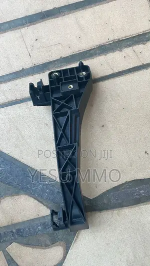 Elantra 17 Radiator Seat Support