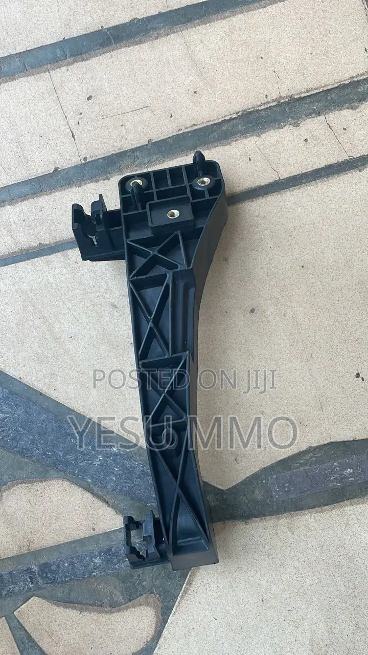 Elantra 17 Radiator Seat Support
