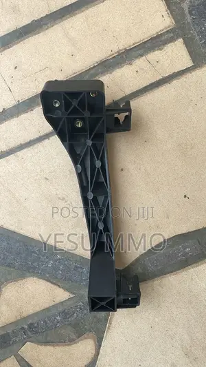 Elantra 17 Radiator Seat Support
