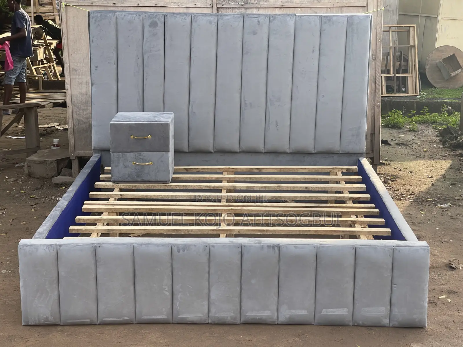 Queen Size Bed Frame With 1 Side Drawer