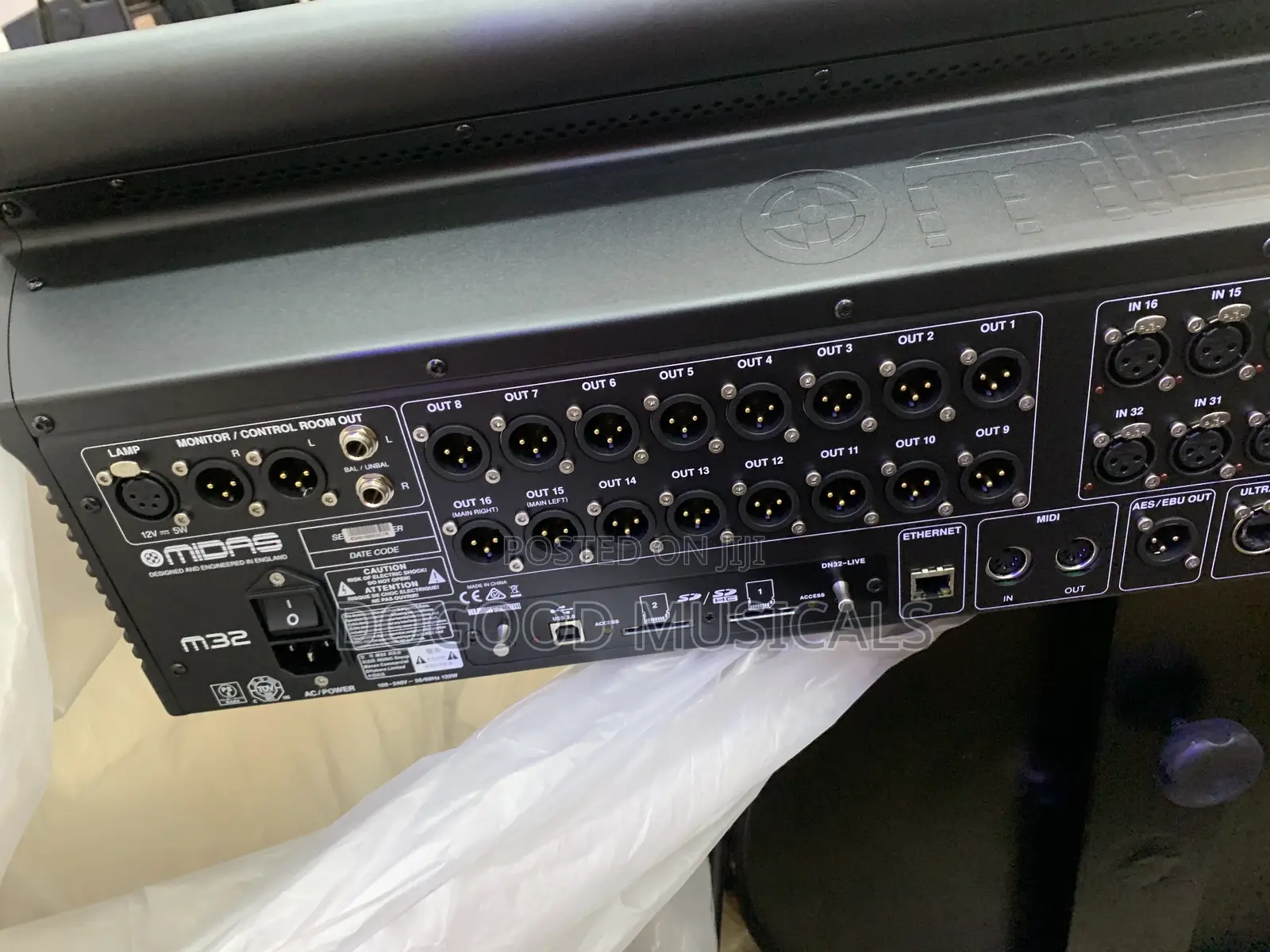 Midas M-32 Live Digital Mixing Console(Mixer)