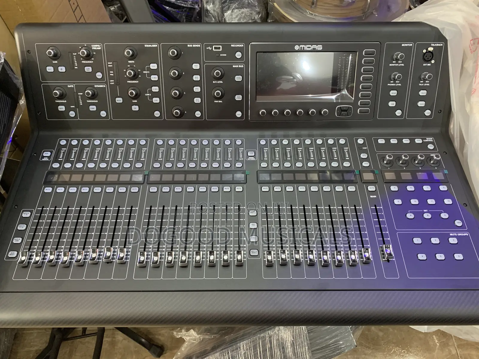 Midas M-32 Live Digital Mixing Console(Mixer)