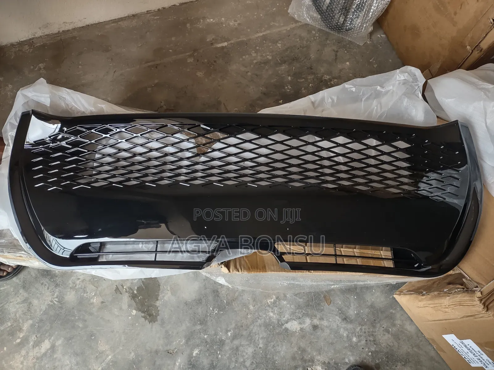2017 2019 Toyota Corolla SE Down Grill Shells