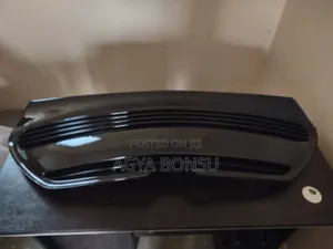 2017 18 19 Toyota Corolla Le Down Grill Shells