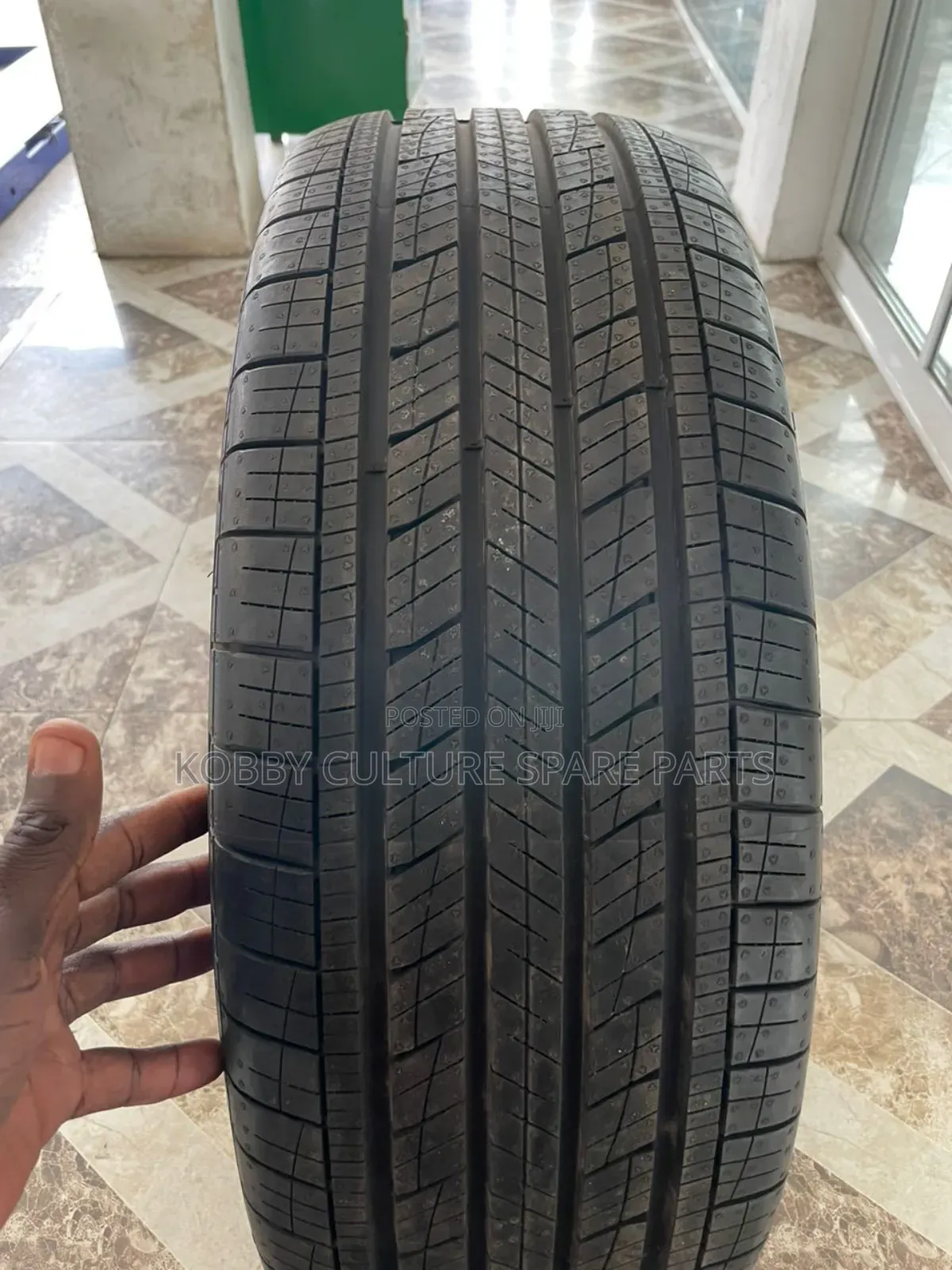 Ororiginal Goodyear 235/60r18 Tyres Available for All Cars