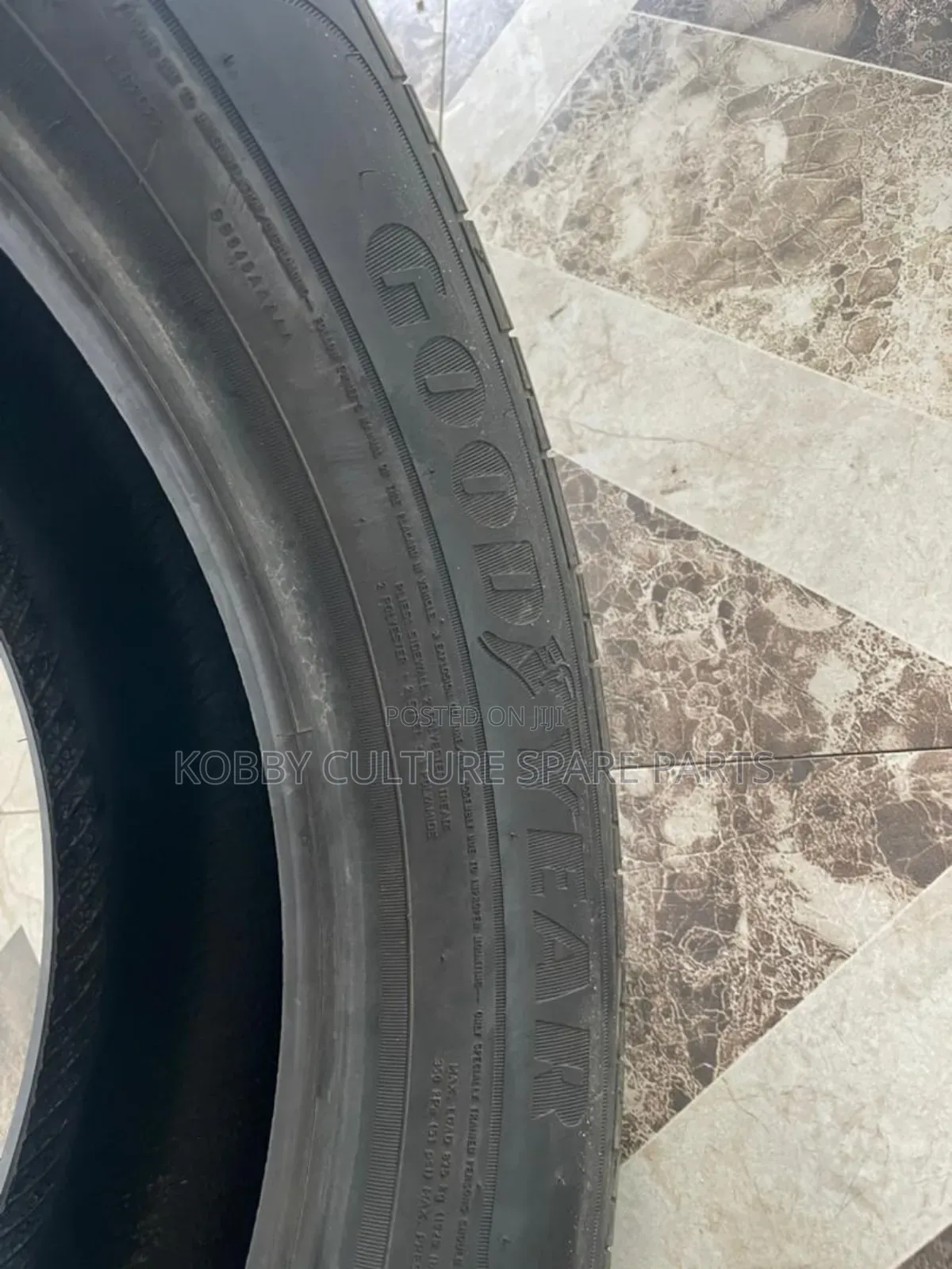 Ororiginal Goodyear 235/60r18 Tyres Available for All Cars