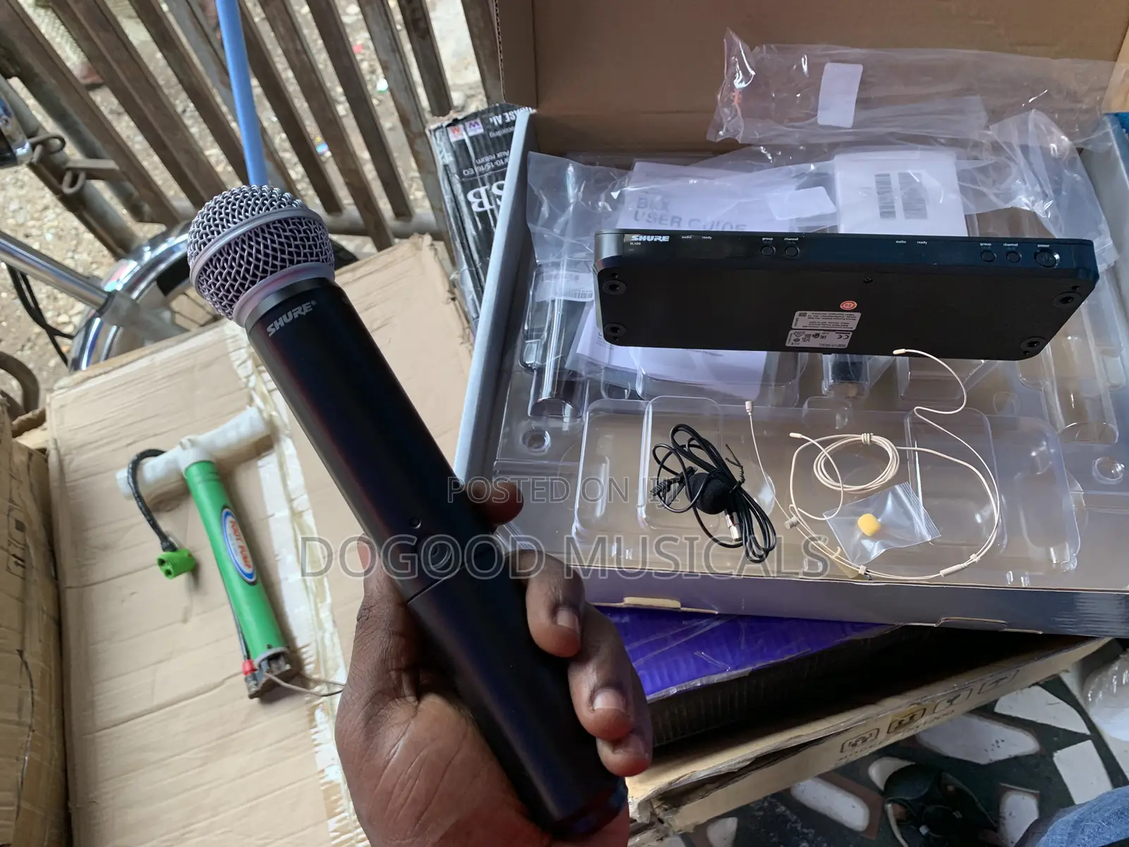 SHURE BLX88 2in1 Lapel and Handheld Wireless Microphone