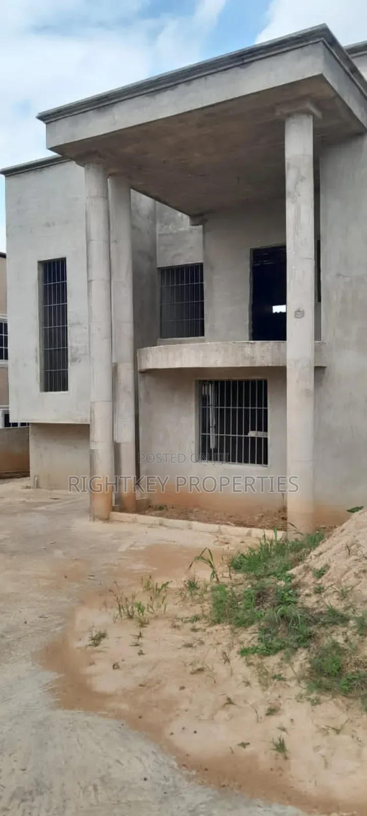 6bdrm Duplex in Kwadaso Edwenase, Kumasi Metropolitan for sale