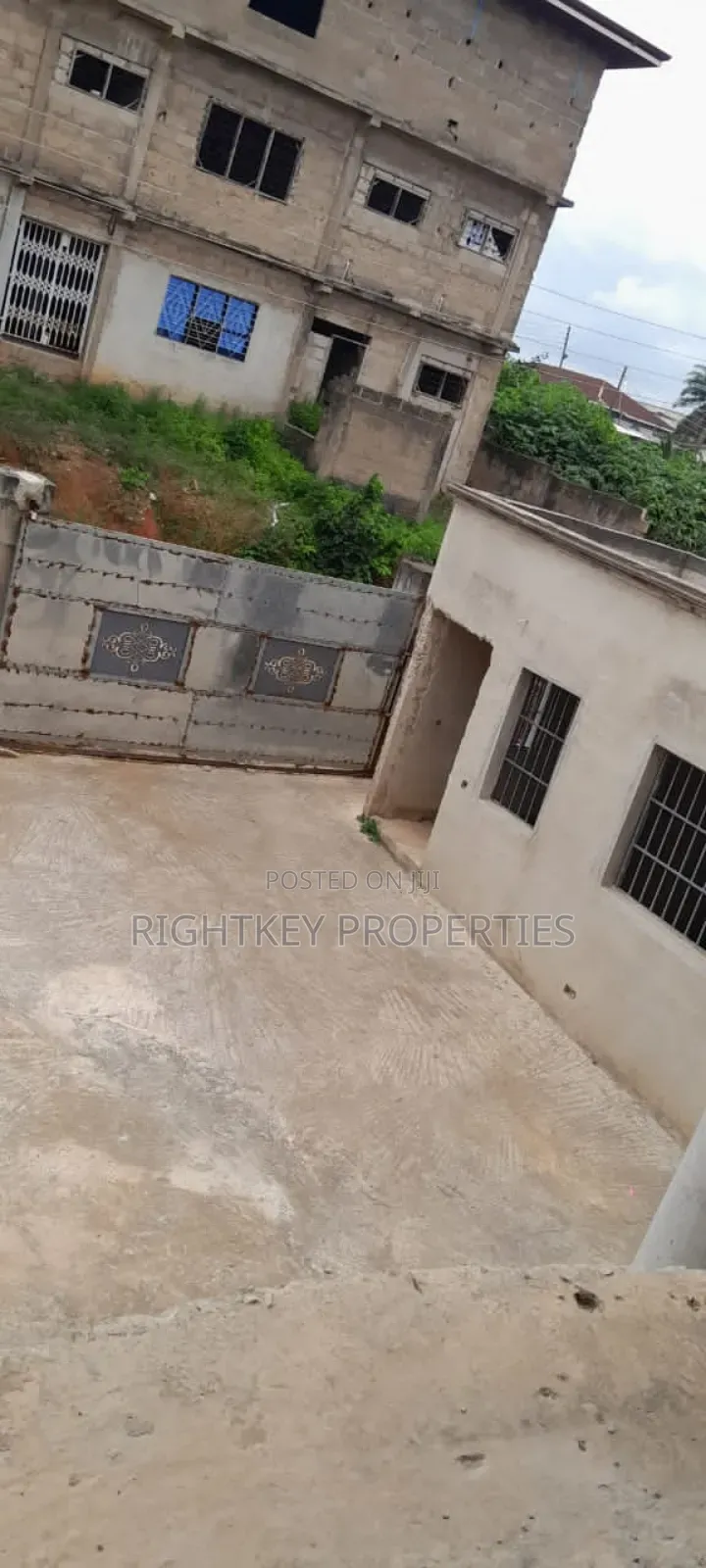 6bdrm Duplex in Kwadaso Edwenase, Kumasi Metropolitan for sale