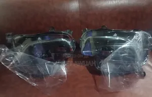 A Pair of Jeep Cherokee Head Lights 2014-2017