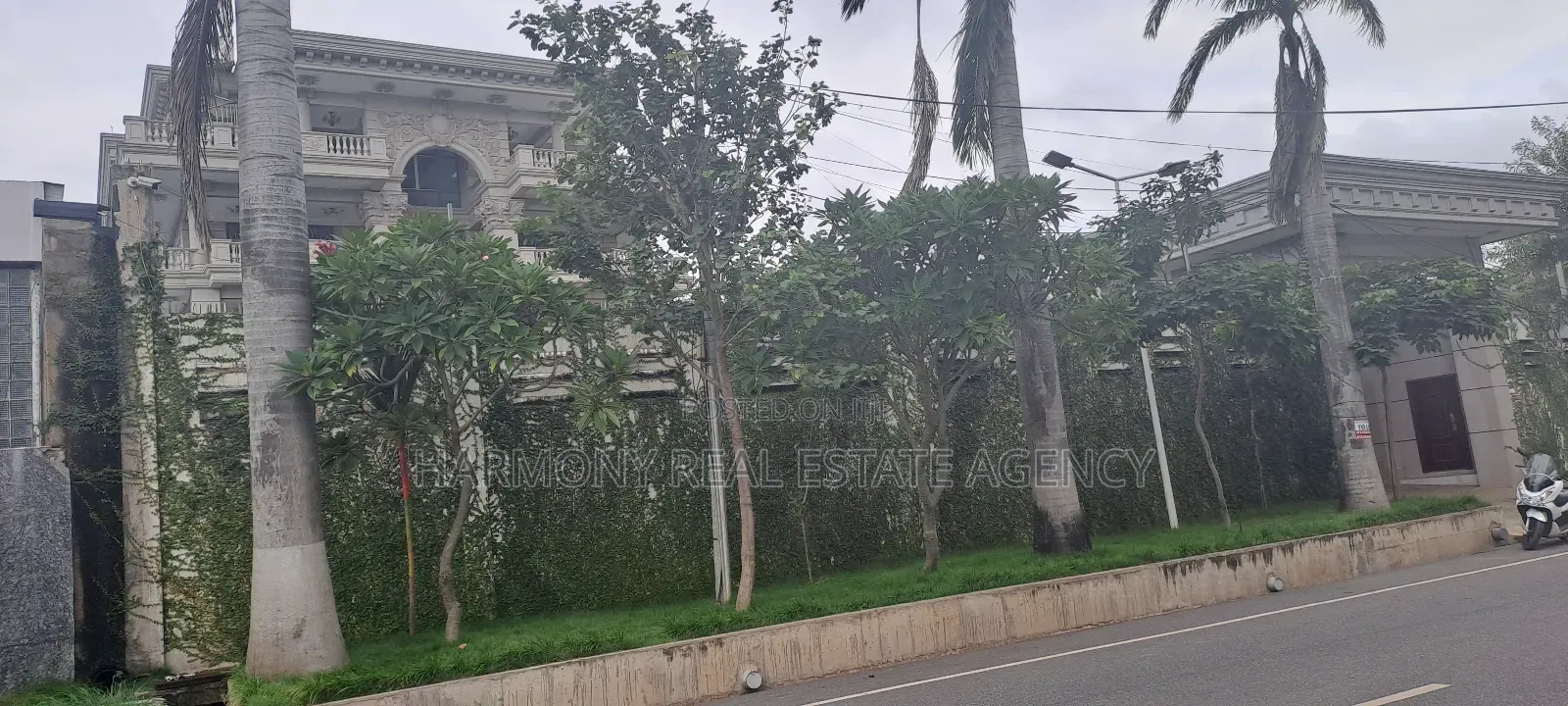 8bdrm House in Airport Residential Area for rent