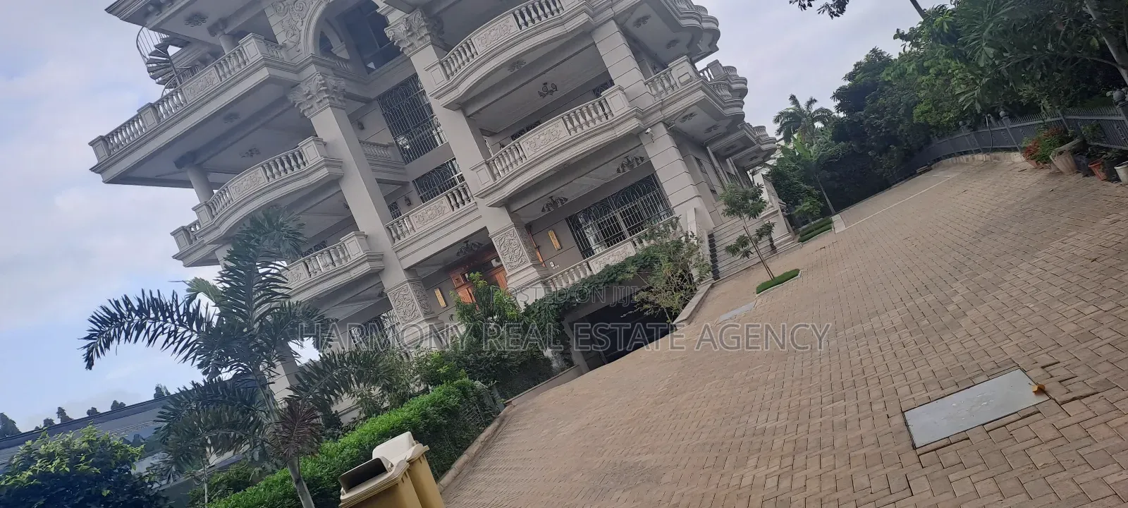 8bdrm House in Airport Residential Area for rent
