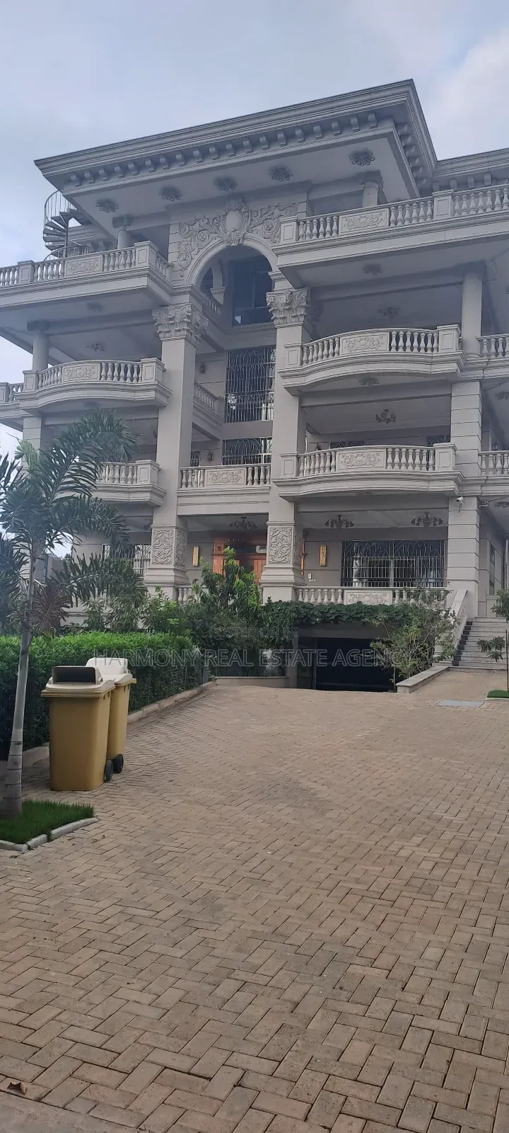 8bdrm House in Airport Residential Area for rent