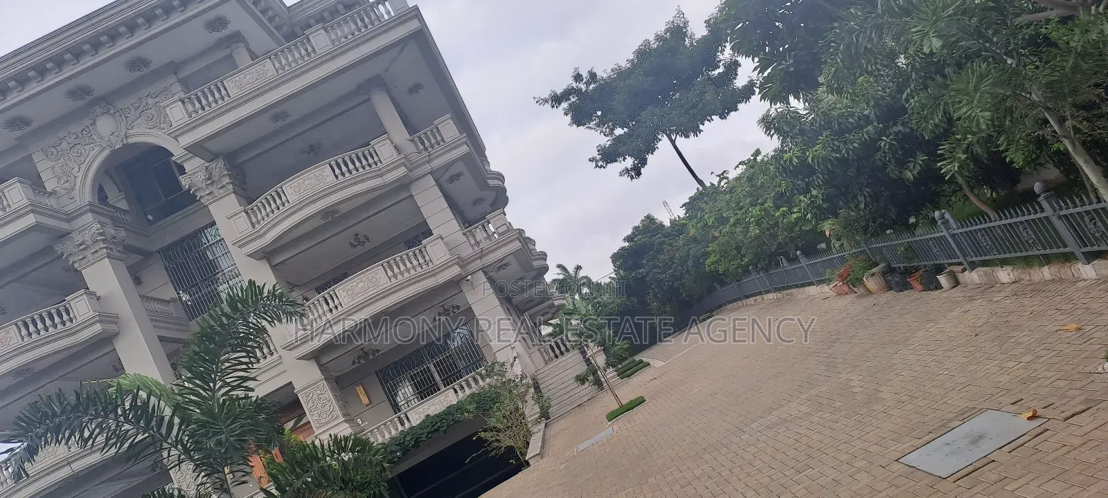 8bdrm House in Airport Residential Area for rent