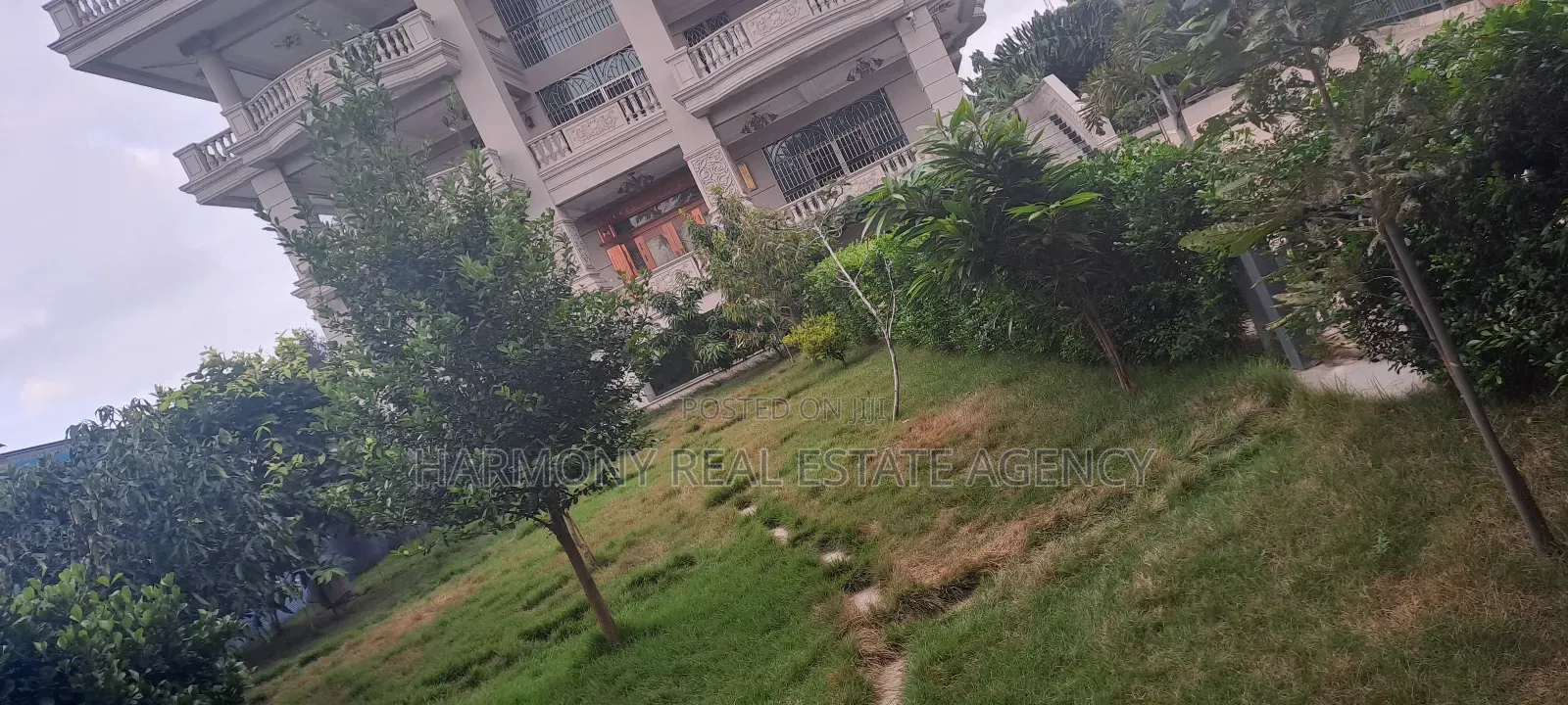 8bdrm House in Airport Residential Area for rent