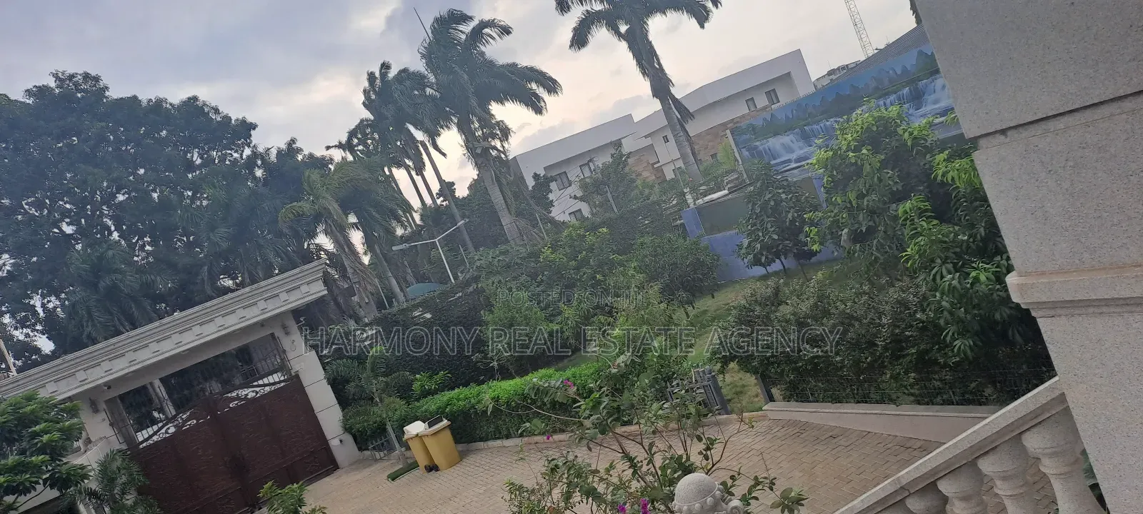 8bdrm House in Airport Residential Area for rent