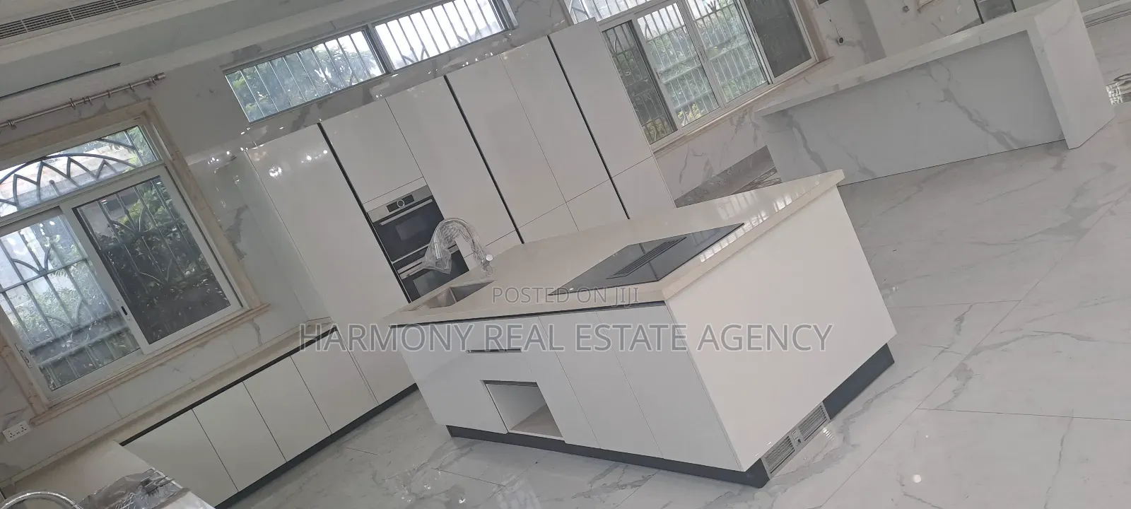 8bdrm House in Airport Residential Area for rent