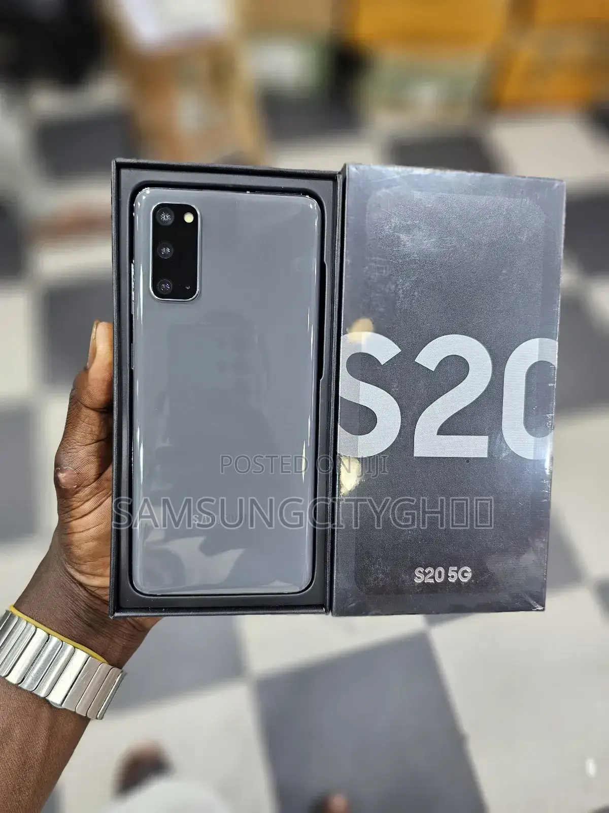New Samsung Galaxy S20 128 GB Gray