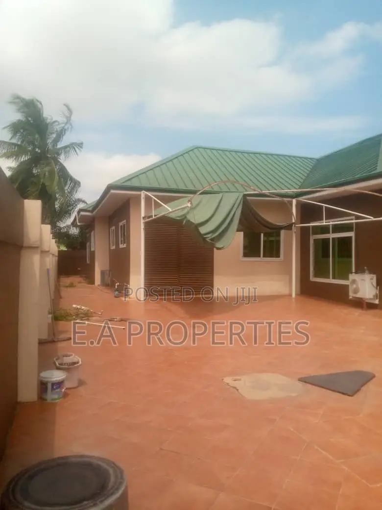 5bdrm House in E A Properties, ECOMOG for sale